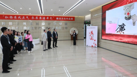 兰州大学管理学院师生参观必一体育廉洁文化作品展