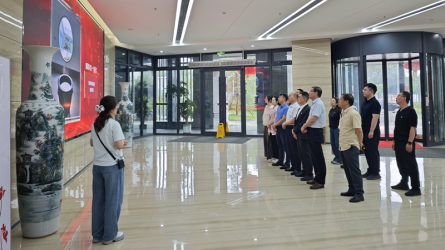 甘肃省新业资产经营有限责任公司参观必一体育廉洁文化作品展