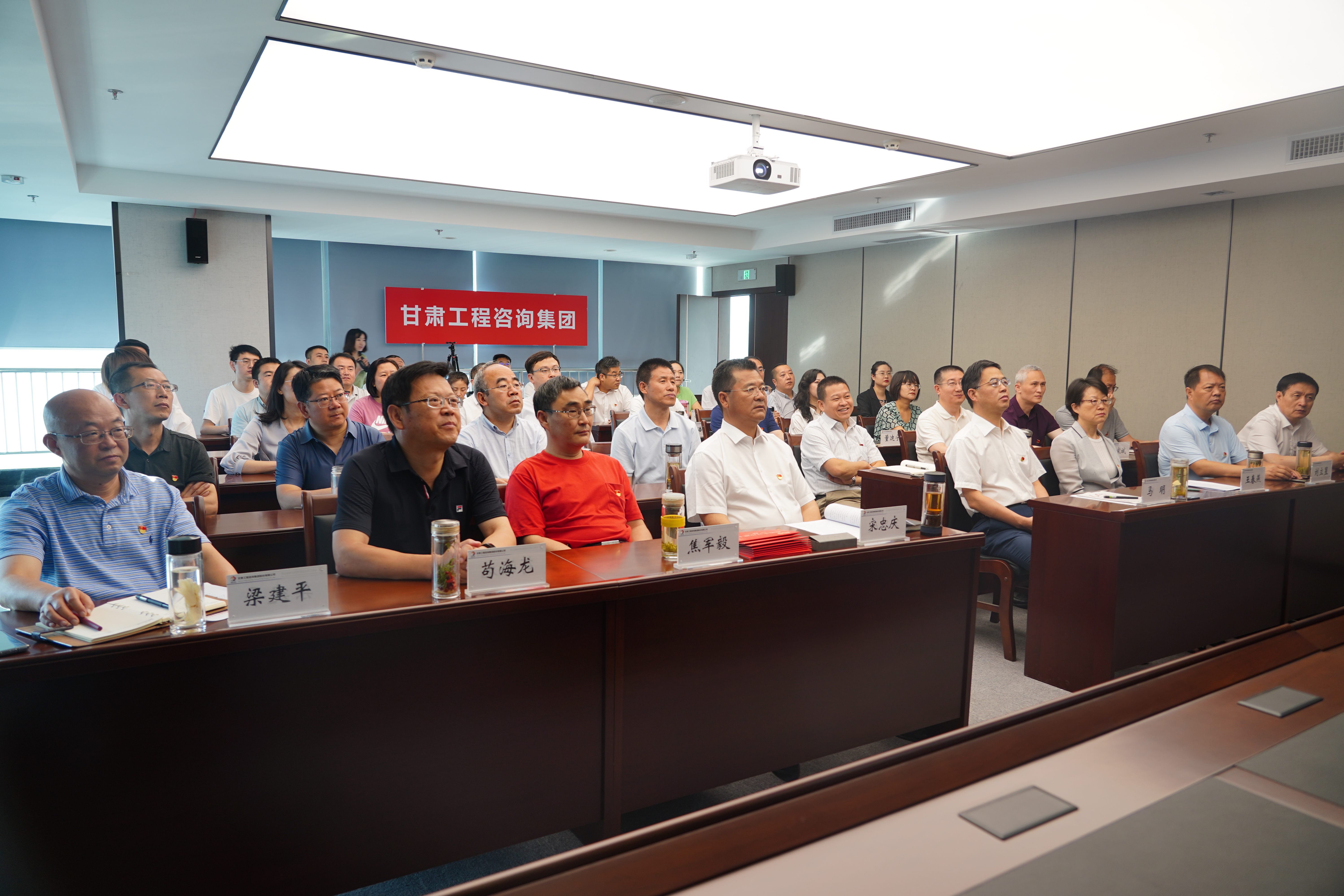 必一体育干部职工收听收看庆祝中国共产党成立100周年大会直播盛况