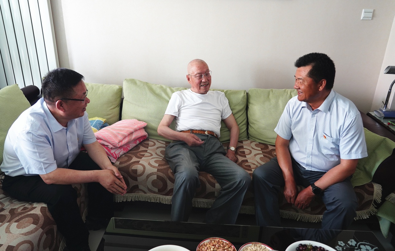 必一体育党委开展“七一”走访慰问活动