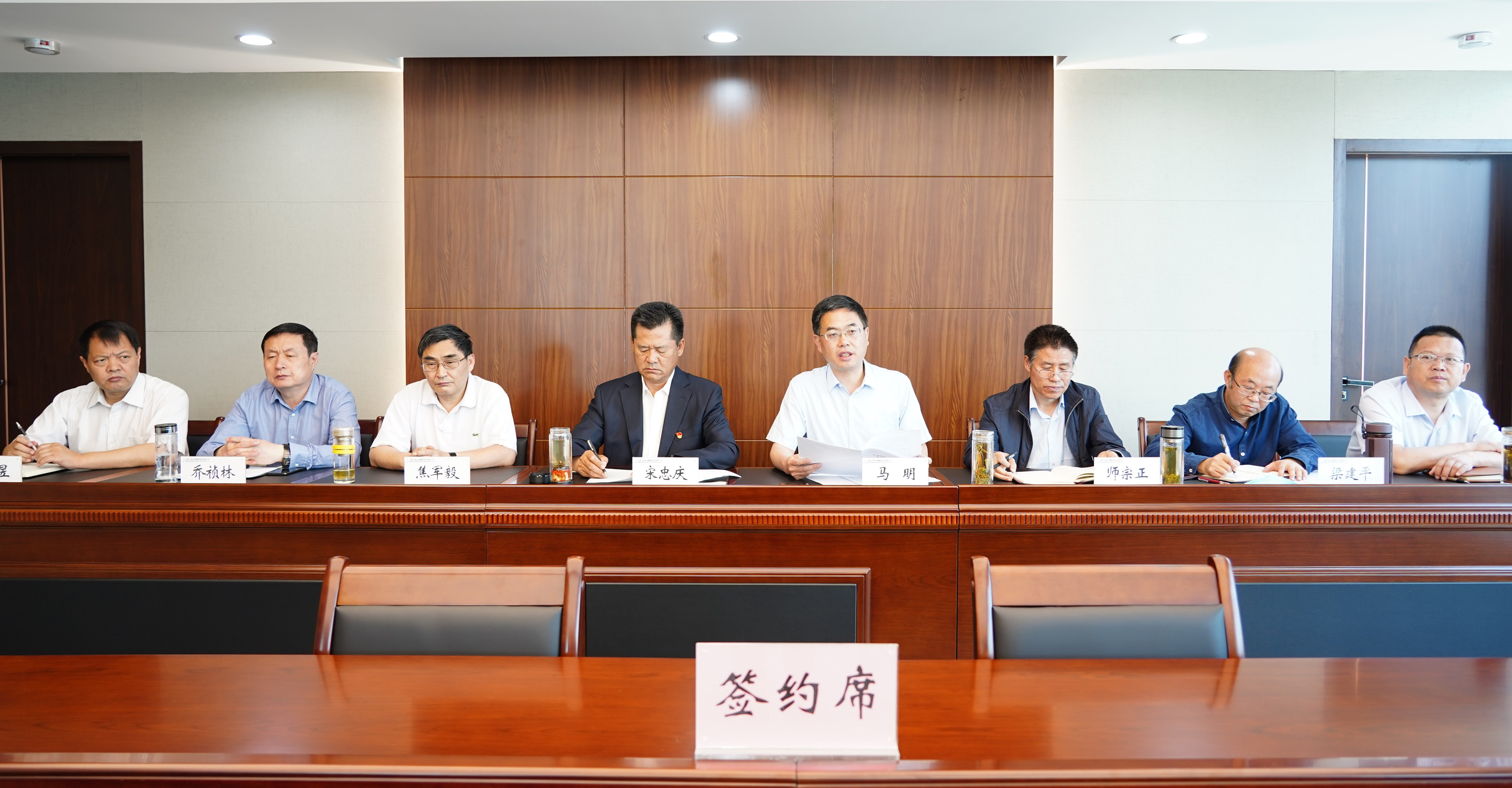 必一体育举行2020年度业绩考核<br/>目标责任书签约仪式
